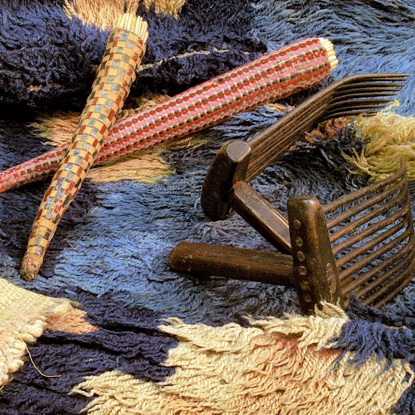 Taatit rug, wool combs and knitting sheaths