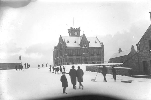 Unveiling the Shetland War Memorial, 6 January 1924